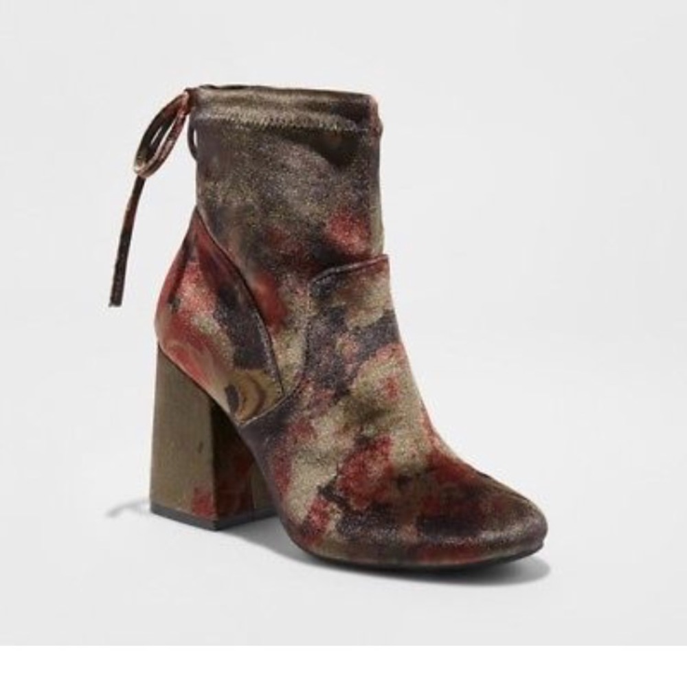 VELVET BOOTIES